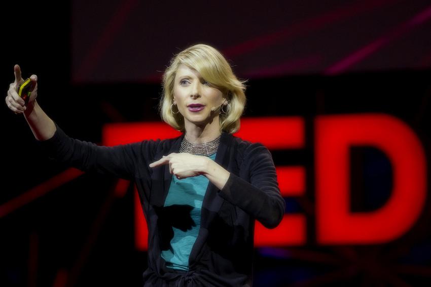 Amy Cuddy: Your body language shapes who you are